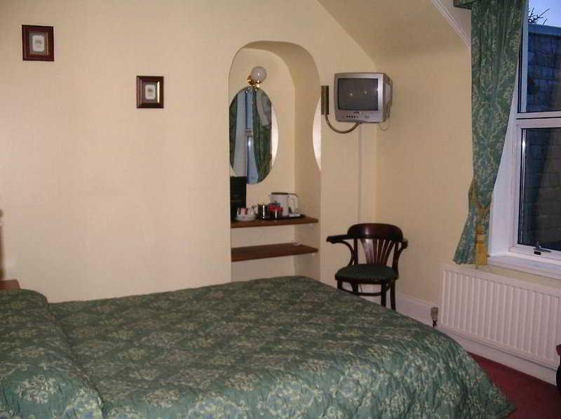 Guisachan Guest House Форт Уилям Екстериор снимка